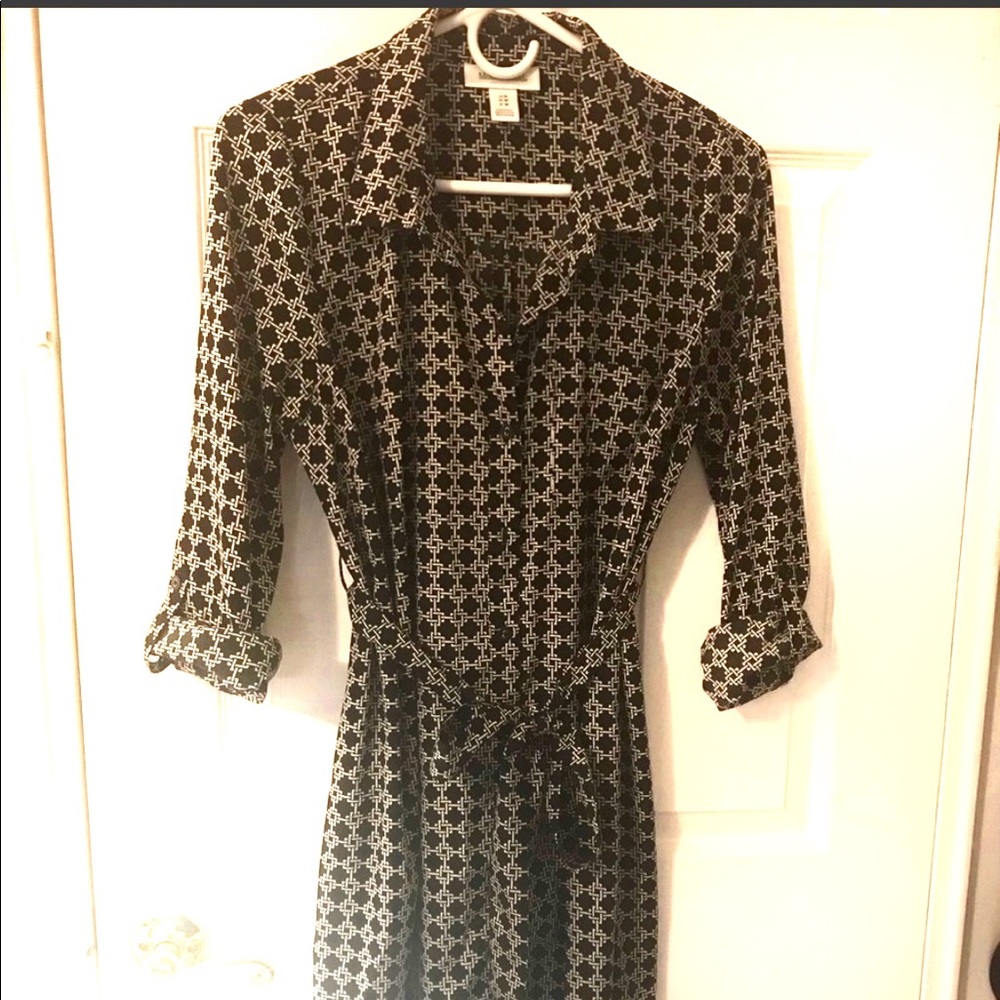 Maternity shirt dress. Md. Black and white
